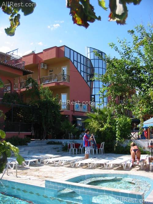 Hollywood Hotel 13